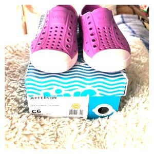 Native toddler slip-on’s - size 6